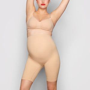 Skims Maternity Sculpting Short Mid Thigh S/M Clay